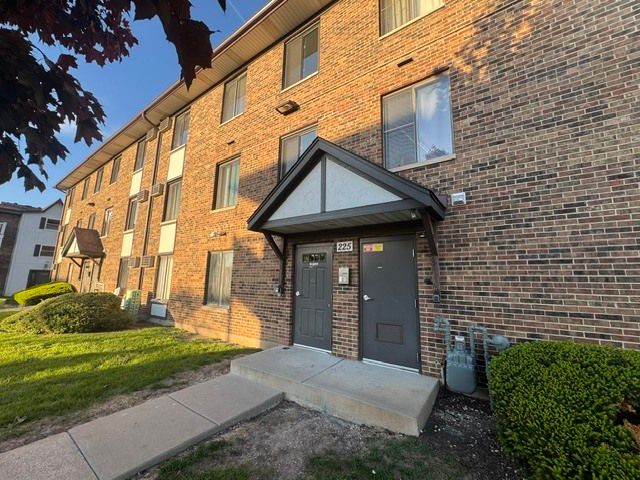 225 Gregory Street 2, Aurora, IL 60504