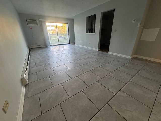 225 Gregory Street 2, Aurora, IL 60504