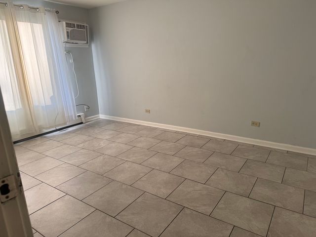 225 Gregory Street 2, Aurora, IL 60504