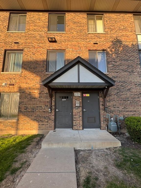 225 Gregory Street 2, Aurora, IL 60504
