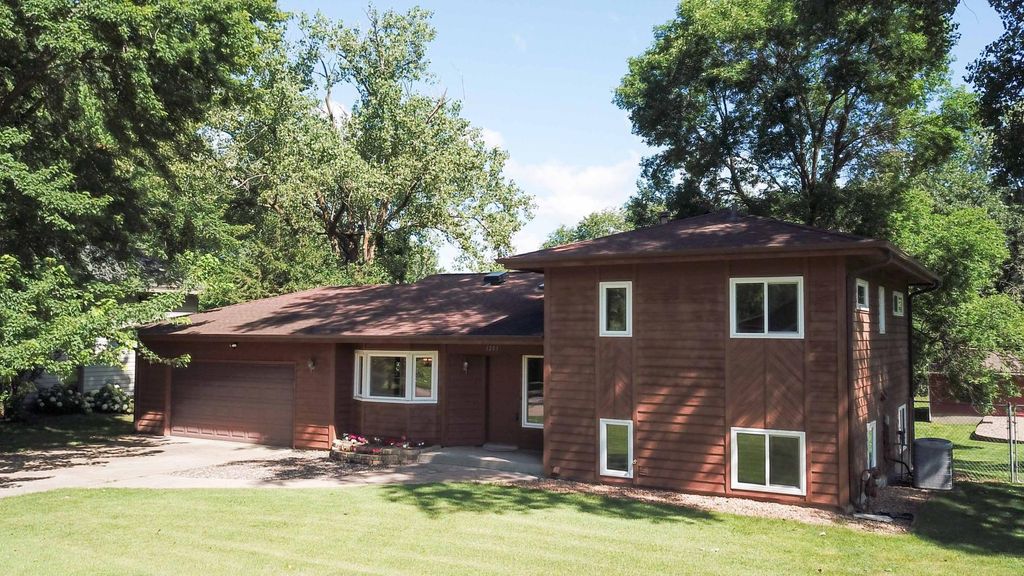 1283 Otter Ridge Road, White Bear Twp, MN 55110
