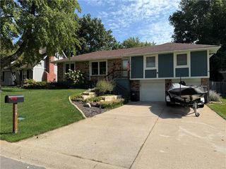124 SW 27th Street, Blue Springs, MO 64015