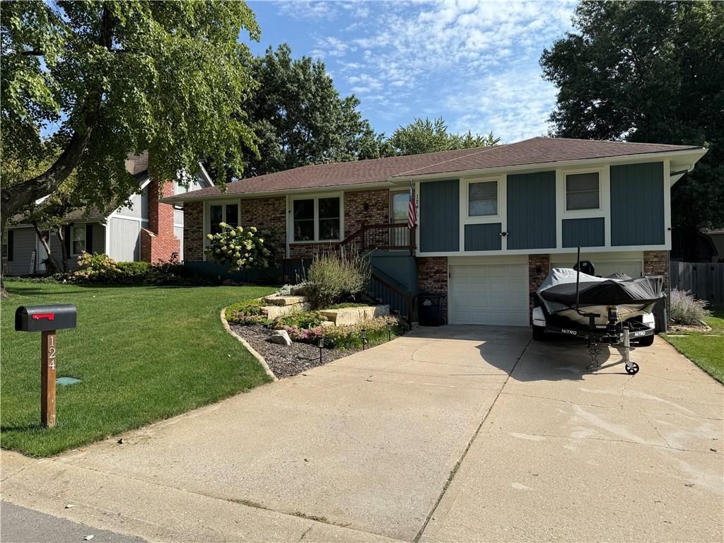 124 SW 27th Street, Blue Springs, MO 64015