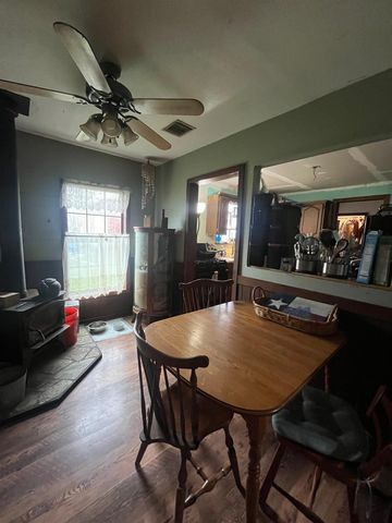 1103 Spur 28, Danbury, TX 77534