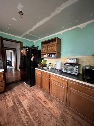 1103 Spur 28, Danbury, TX 77534