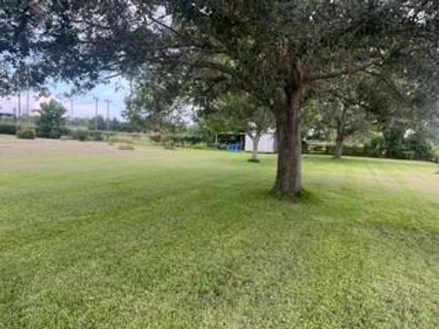 1103 Spur 28, Danbury, TX 77534