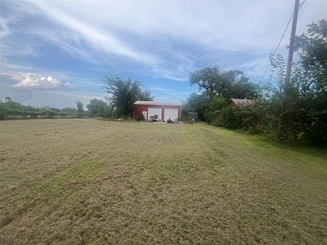 1103 Spur 28, Danbury, TX 77534