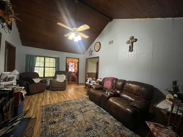 1103 Spur 28, Danbury, TX 77534