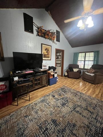 1103 Spur 28, Danbury, TX 77534