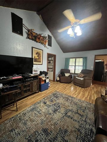 1103 Spur 28, Danbury, TX 77534