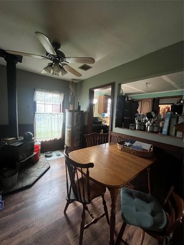 1103 Spur 28, Danbury, TX 77534