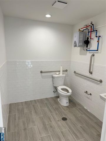 225-233 Central Avenue Store 6, East Orange, NJ 07018