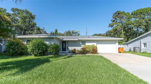 8272 127TH STREET, Seminole, FL 33776