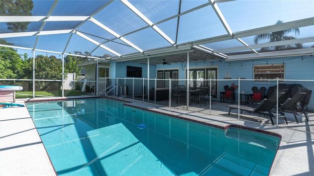 8272 127TH STREET, Seminole, FL 33776