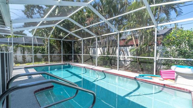 8272 127TH STREET, Seminole, FL 33776