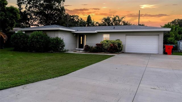 8272 127TH STREET, Seminole, FL 33776