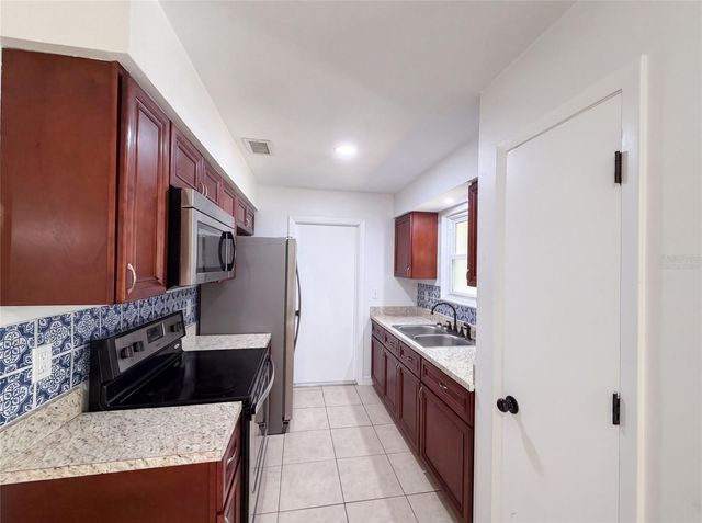 7233 THOMAS JEFFERSON CIRCLE W, Bartow, FL 33830