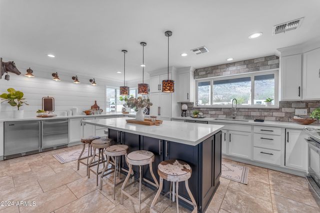 2449 W SUNRISE Drive, Phoenix, AZ 85041