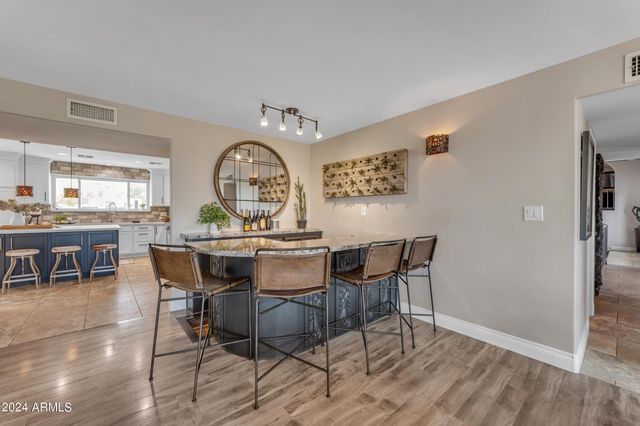 2449 W SUNRISE Drive, Phoenix, AZ 85041