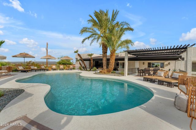 2449 W SUNRISE Drive, Phoenix, AZ 85041