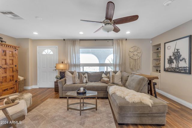 2449 W SUNRISE Drive, Phoenix, AZ 85041