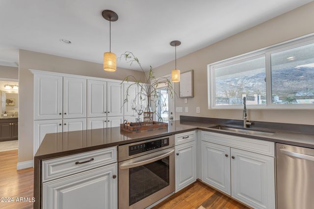 2449 W SUNRISE Drive, Phoenix, AZ 85041