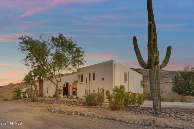 2449 W SUNRISE Drive, Phoenix, AZ 85041