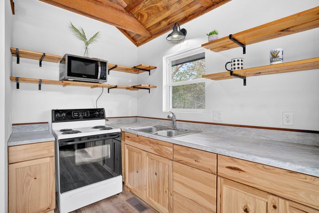 244 Skyline Drive, Galena, MO 65656