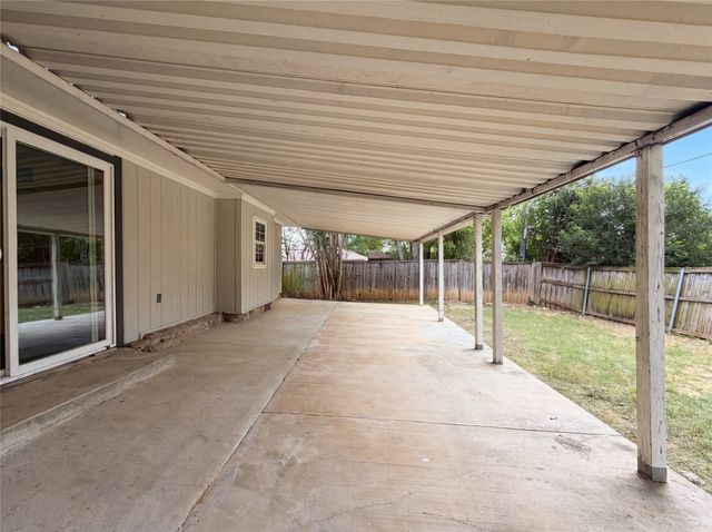 2005 N Arbor Rose Drive, Grand Prairie, TX 75050