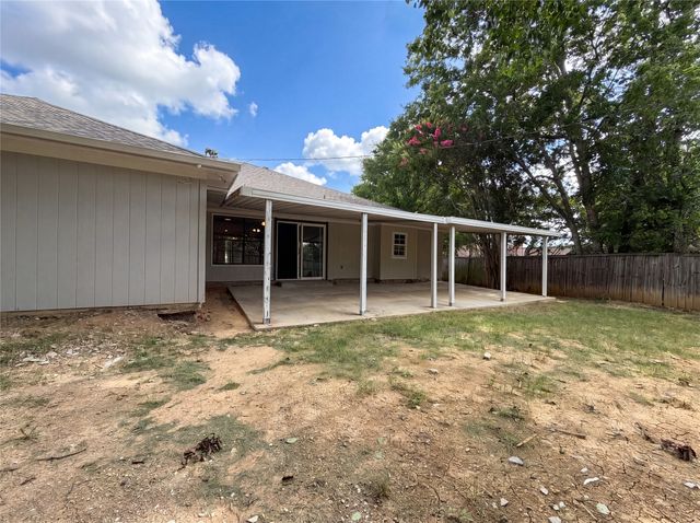 2005 N Arbor Rose Drive, Grand Prairie, TX 75050