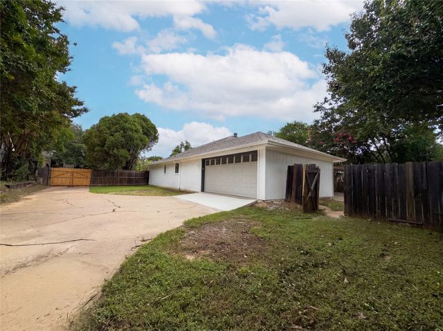 2005 N Arbor Rose Drive, Grand Prairie, TX 75050