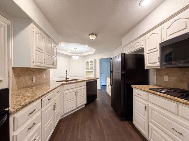 2005 N Arbor Rose Drive, Grand Prairie, TX 75050