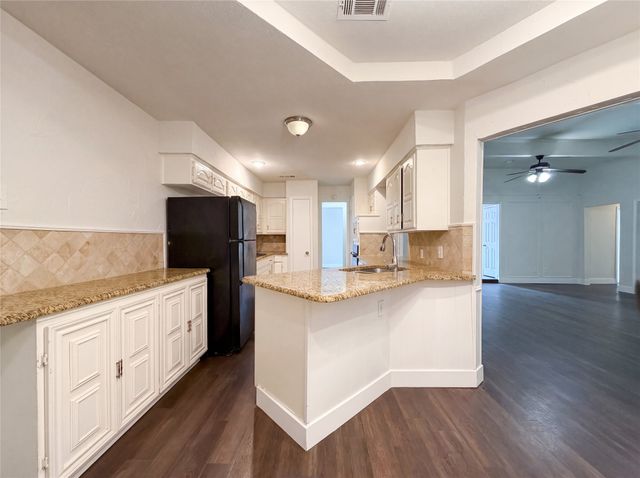 2005 N Arbor Rose Drive, Grand Prairie, TX 75050