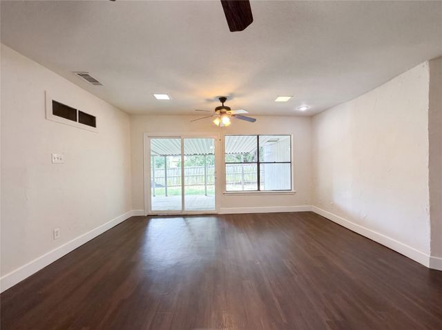 2005 N Arbor Rose Drive, Grand Prairie, TX 75050