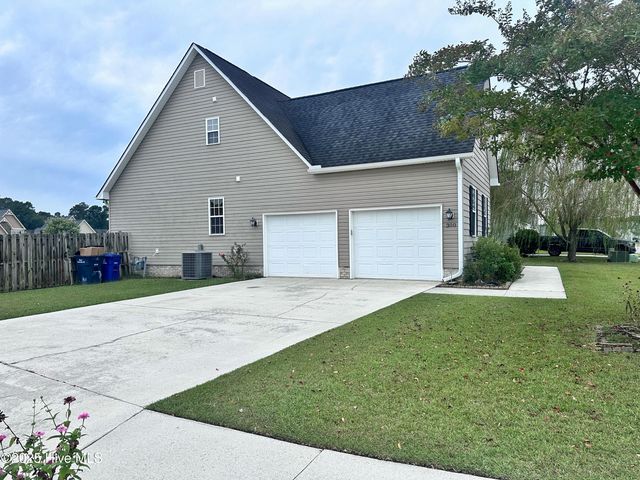 300 Walkens Woods Lane, Jacksonville, NC 28546