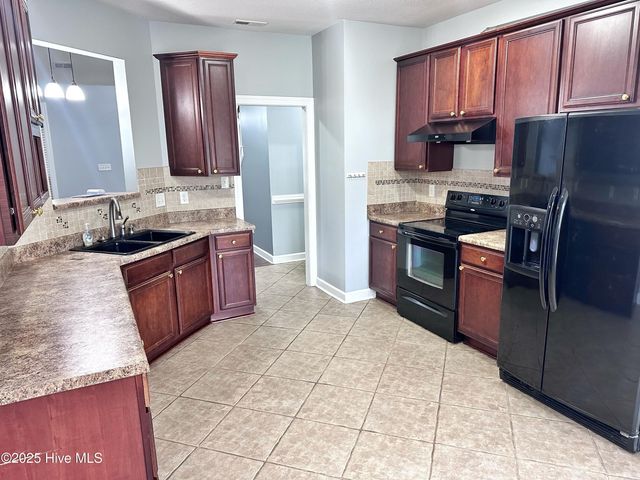 300 Walkens Woods Lane, Jacksonville, NC 28546