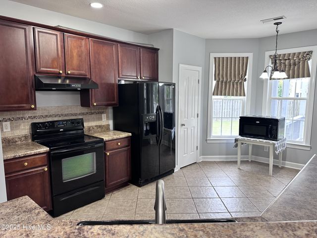 300 Walkens Woods Lane, Jacksonville, NC 28546