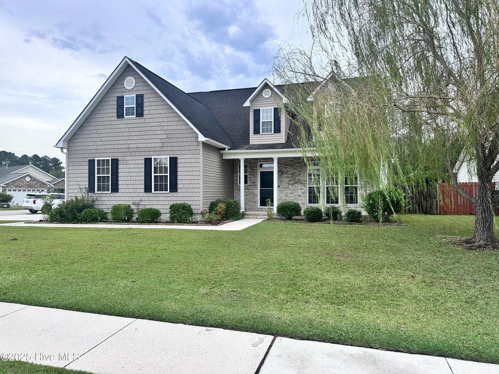 300 Walkens Woods Lane, Jacksonville, NC 28546