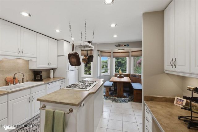4157 Raspberry Road, Anchorage, AK 99502