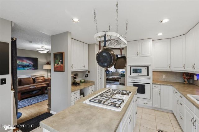 4157 Raspberry Road, Anchorage, AK 99502