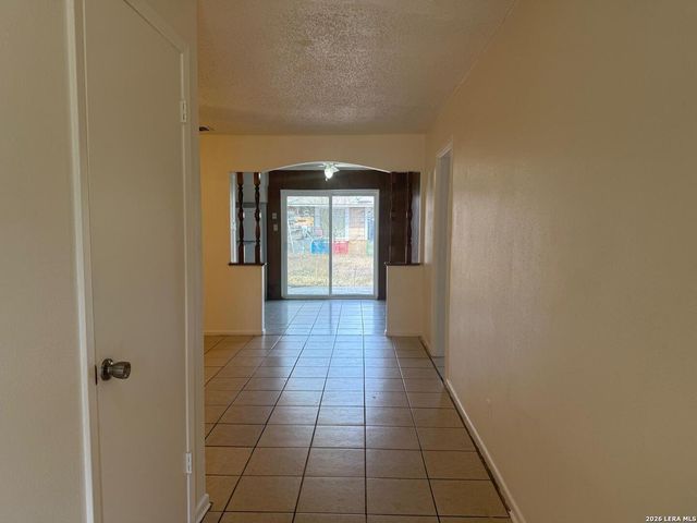 5735 Stiffkey Dr., San Antonio, TX 78228