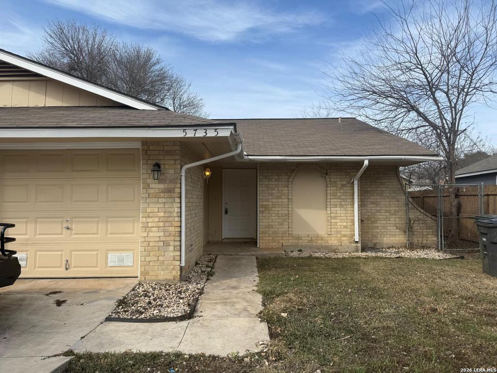5735 Stiffkey Dr., San Antonio, TX 78228