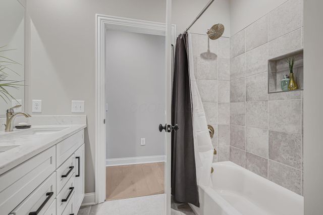 5348 Maple Drive, Lewis Center, OH 43035