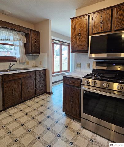 4320 N 14th Street, Lincoln, NE 68521