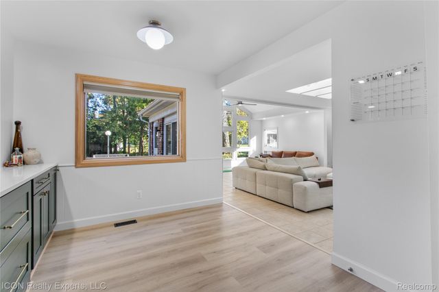 38864 Red Oaks Drive, Clinton Charter Township, MI 48036