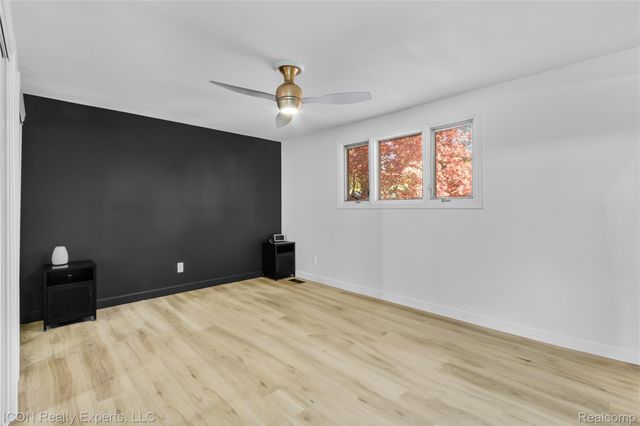 38864 Red Oaks Drive, Clinton Charter Township, MI 48036