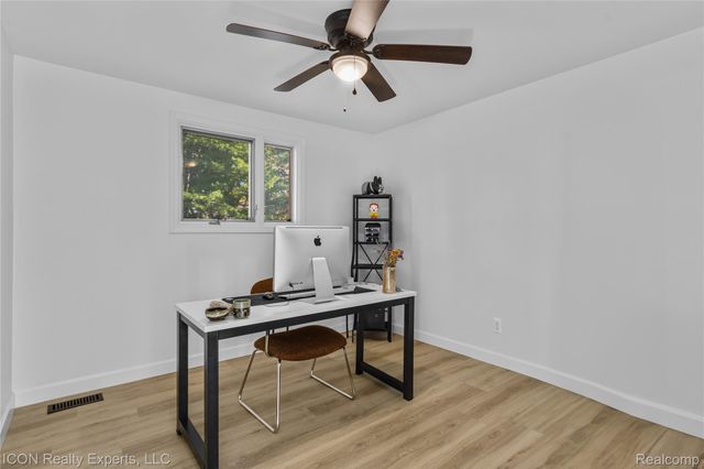 38864 Red Oaks Drive, Clinton Charter Township, MI 48036