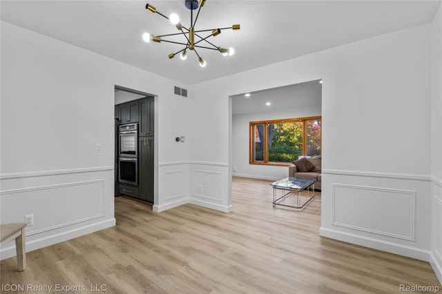 38864 Red Oaks Drive, Clinton Charter Township, MI 48036