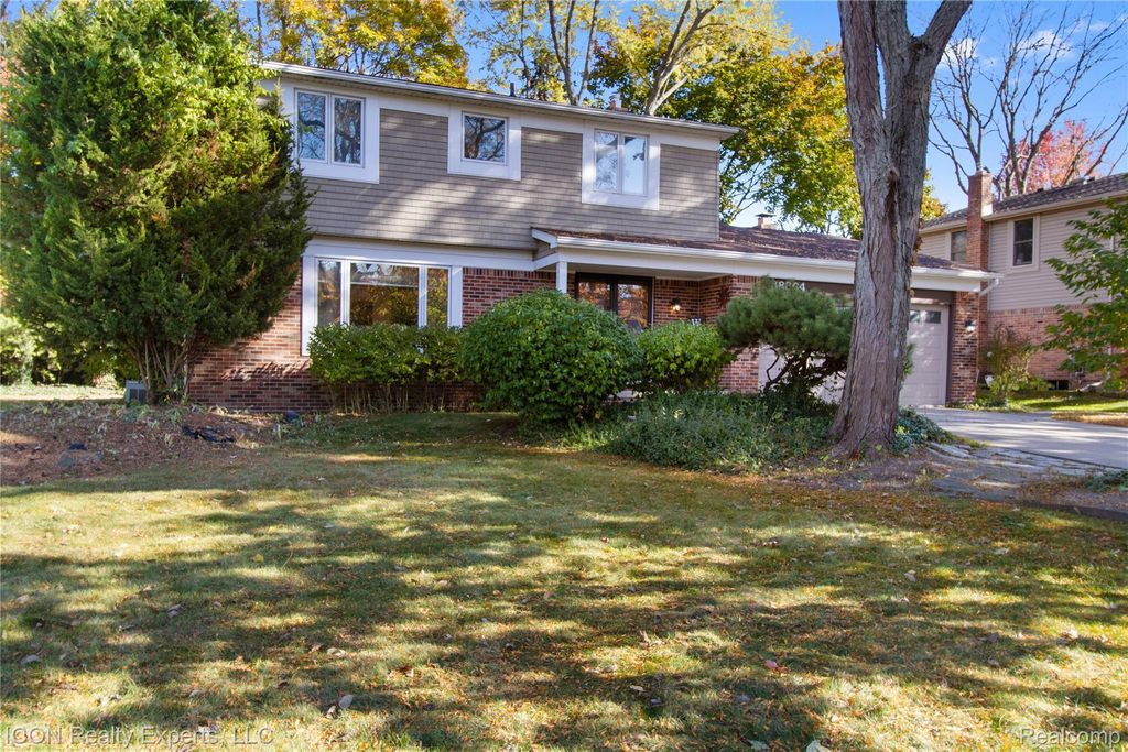 38864 Red Oaks Drive, Clinton Charter Township, MI 48036