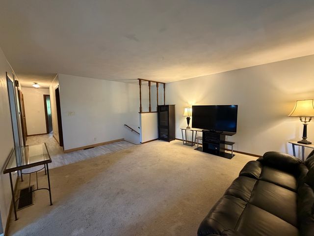 2041 Winchester Drive, Freeport, IL 61032